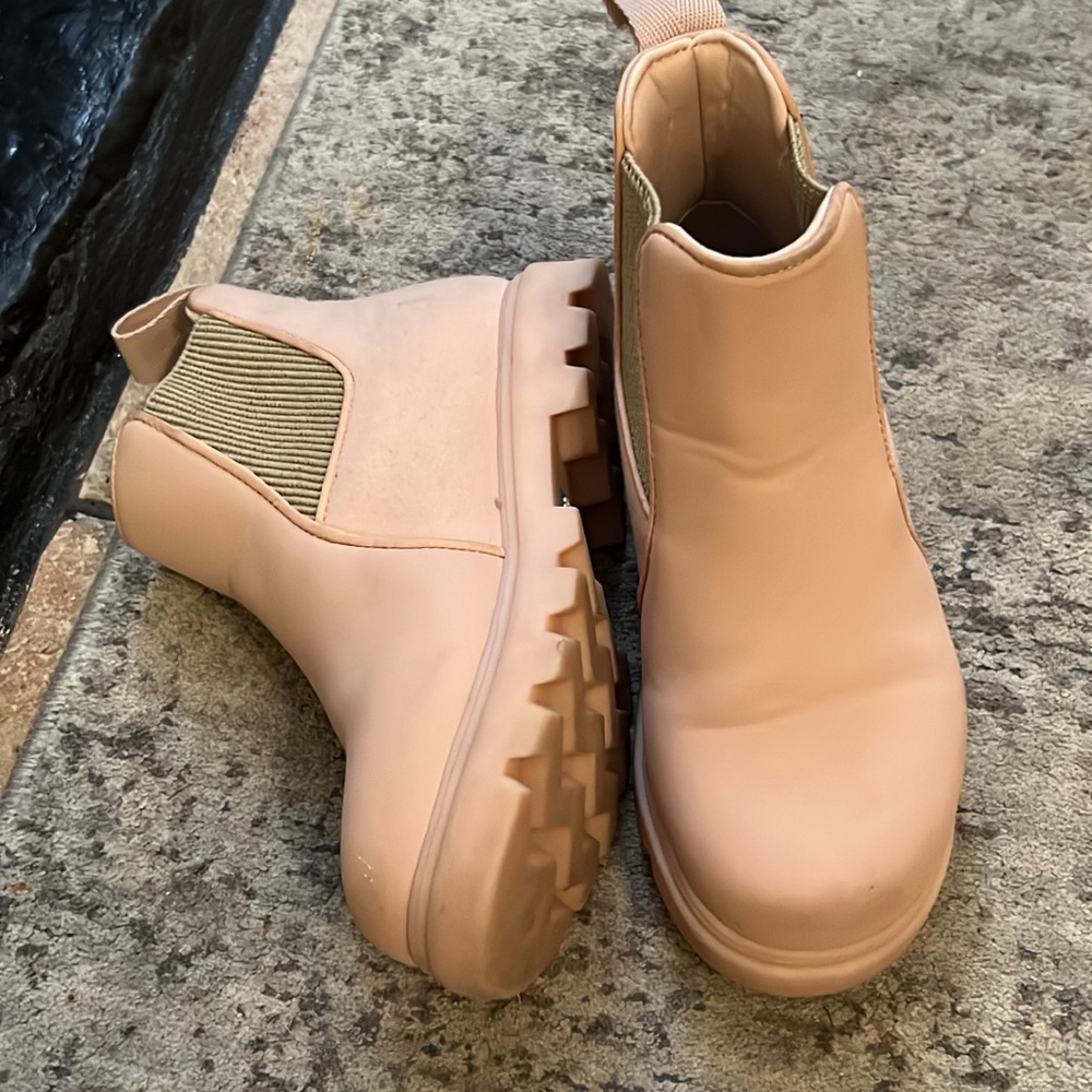 NATIVE girls Pink boots that match Chelsea Boot by dolce vita for mommy&me ideas
